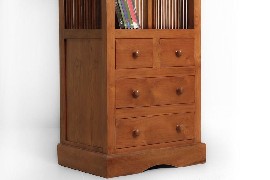 The drawers and pulls detail