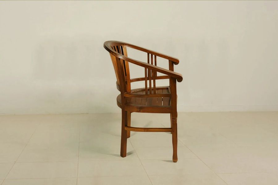 Side details of the Batavia teak wood armchair