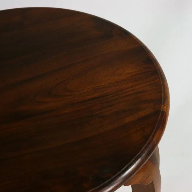 Dark teak woodgrains detail