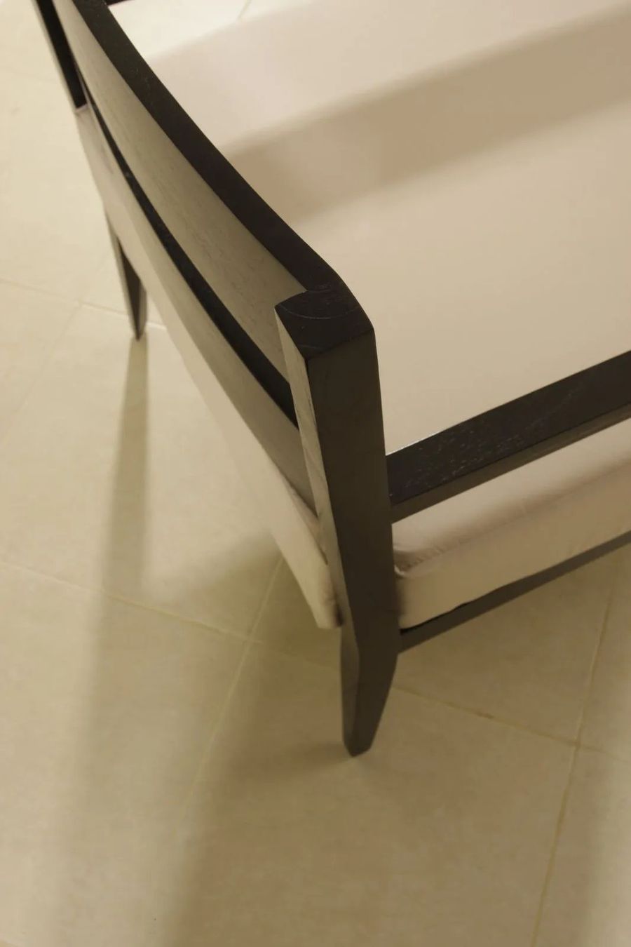 Tapered legs mahogany easy chair backrest detail