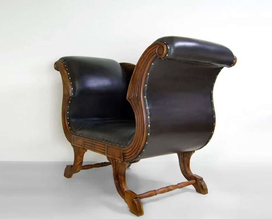 Frame detail of the Teak leather lounge chair