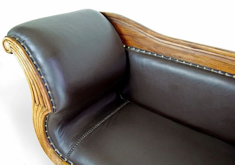 Seat upholstery detail of the Teak leather sofa 3 seats