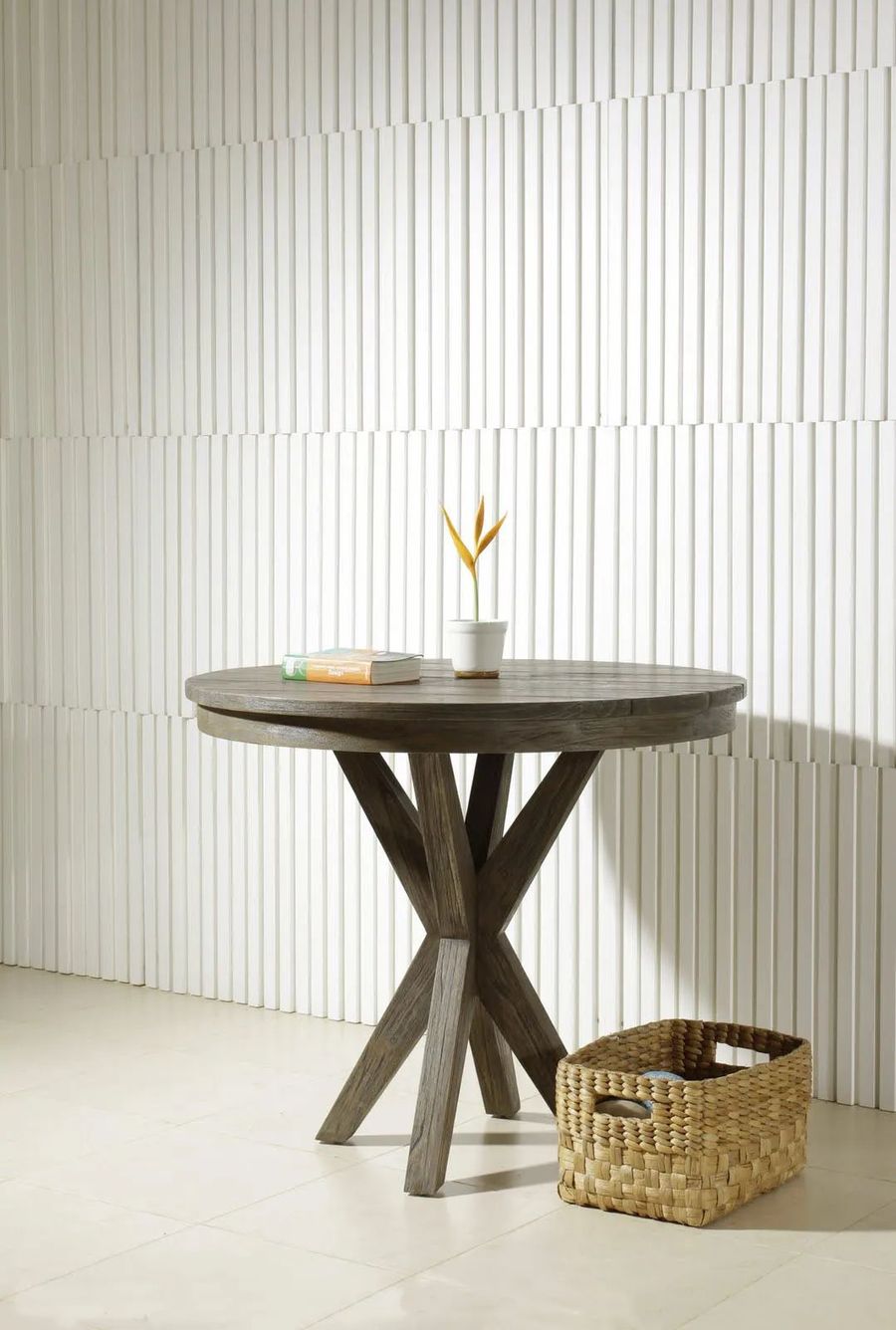 Cross legs round table