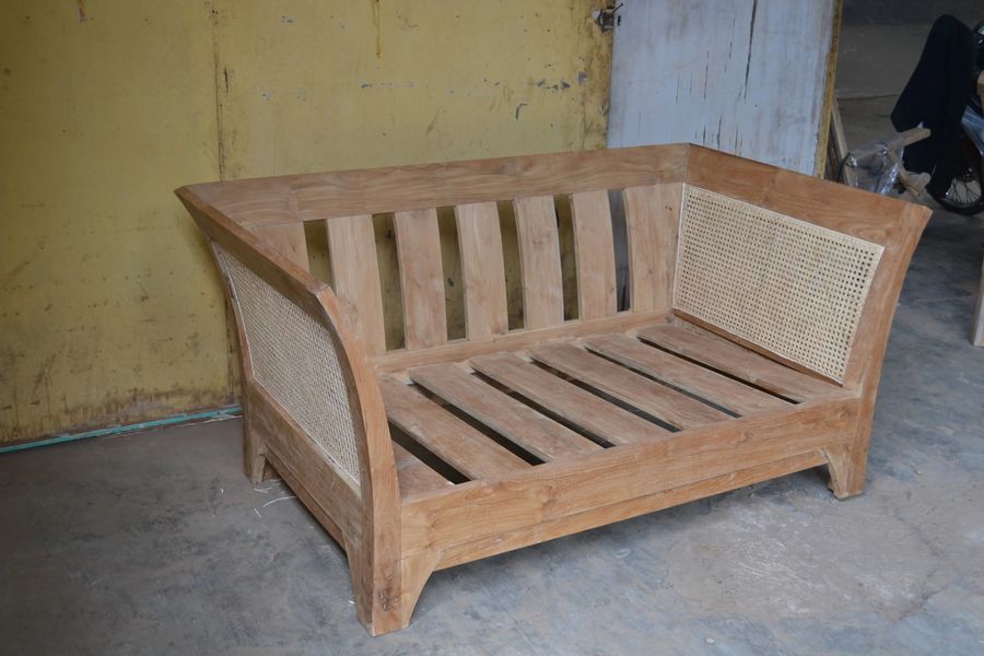 Solid wood frame detail of the Teak rattan sofa 2 seats 