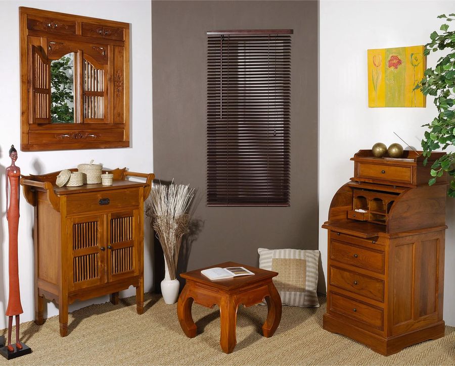 Small but eye catching, Opium small side table in a study room