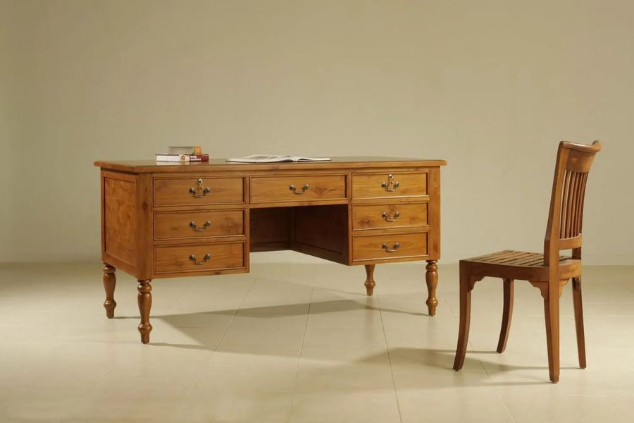 Colonial bureau with a chair