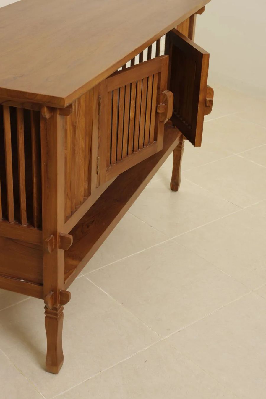 Trellis buffet 2 doors opened