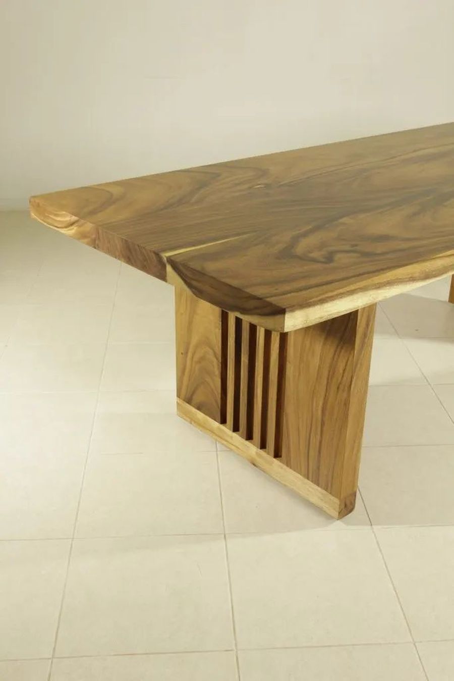 Brown lighter outer timber on the top leaf