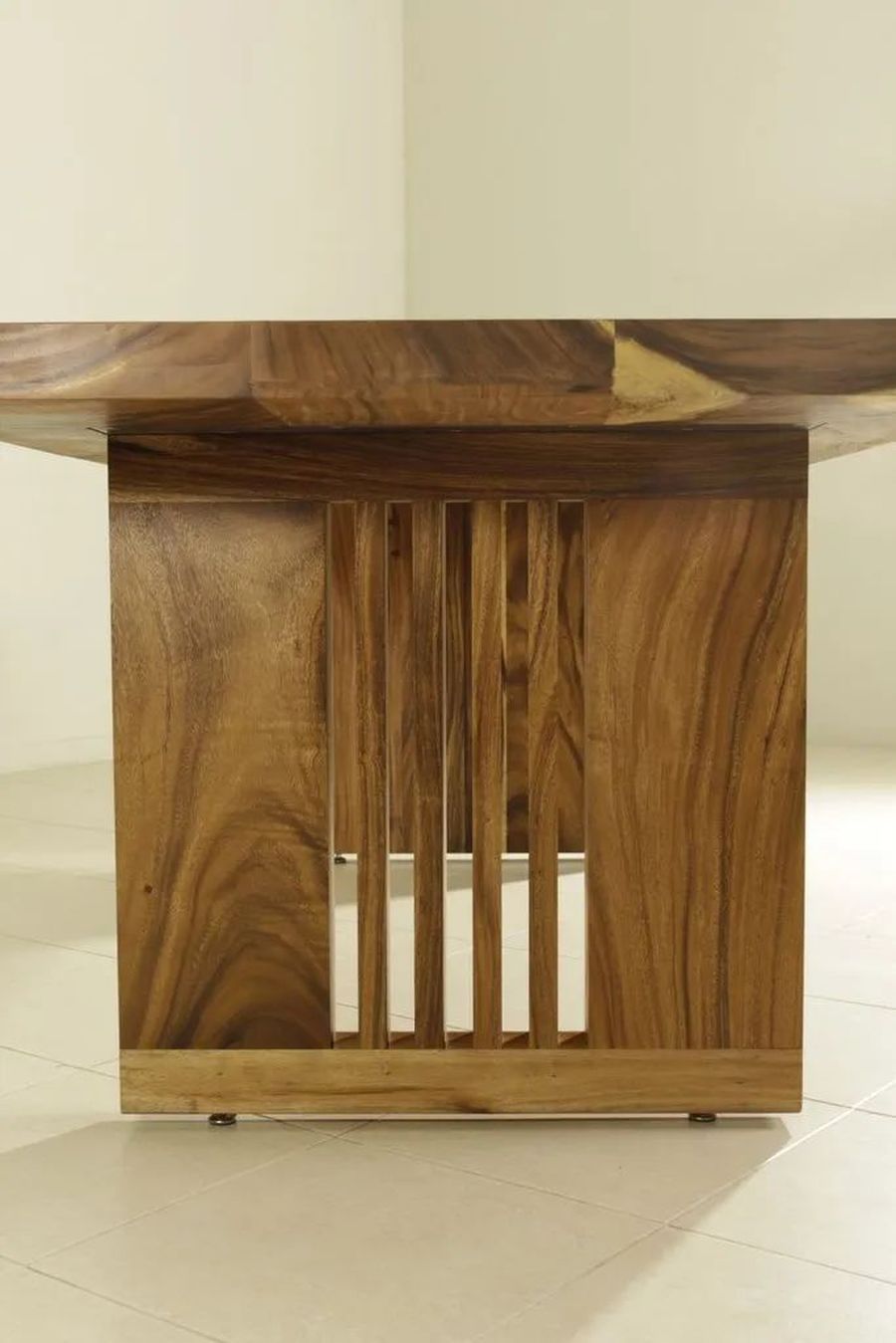 Four square bars on the pedestal of table