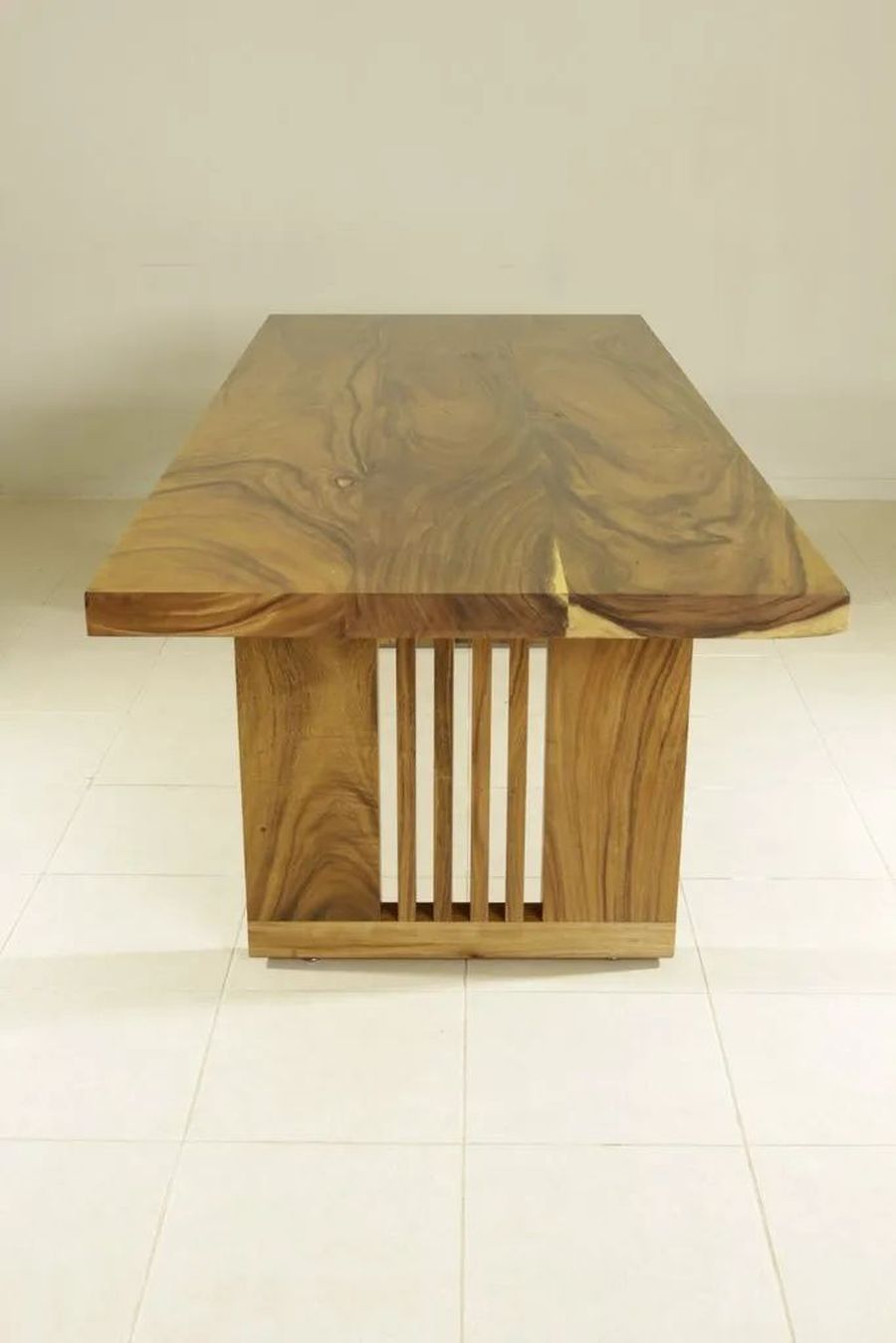 Thickness detail of the top leaf