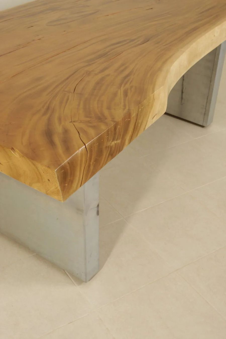 Live edge detail of the top table